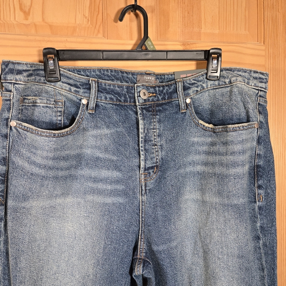 Torrid High Rise Straight Fit Cropped Jeans Blue Denim Raw Hem Size 20 Regular - Picture 2 of 12